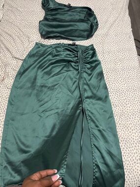 Forever 21 Deep Green Satin Ruched Side-Slit Skirt Set